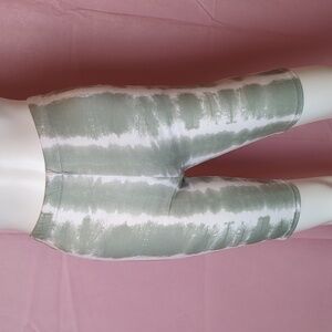 PrettyLittleThing Tie Dye High Waist Cycle Shorts Green size 0